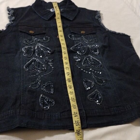 CONSIGNMENT! NWT Beautiful Beaded Denim Vest by Diane Gilman size L! - Picture 13 of 14